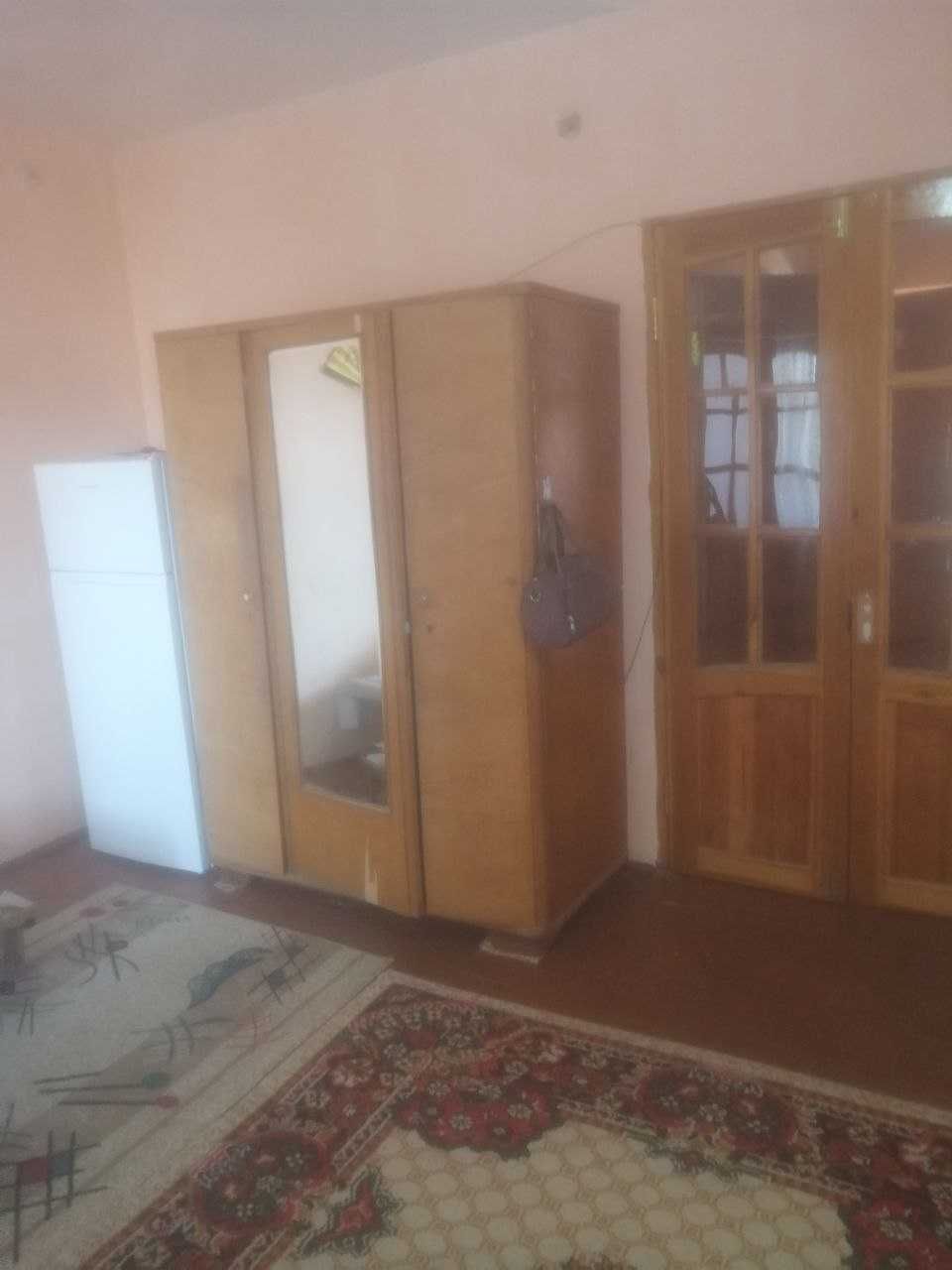Аренда.1/4/4Яшнабад рн.Асалобод-1.Есть варианти. 250.у.е.