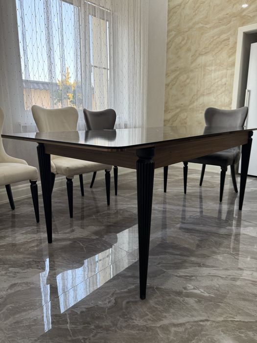 Стол в отличном состояние