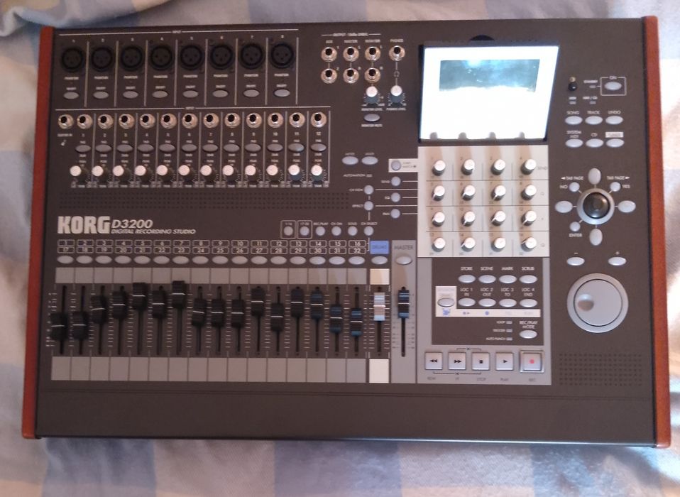 Mixer  Korg  D3200