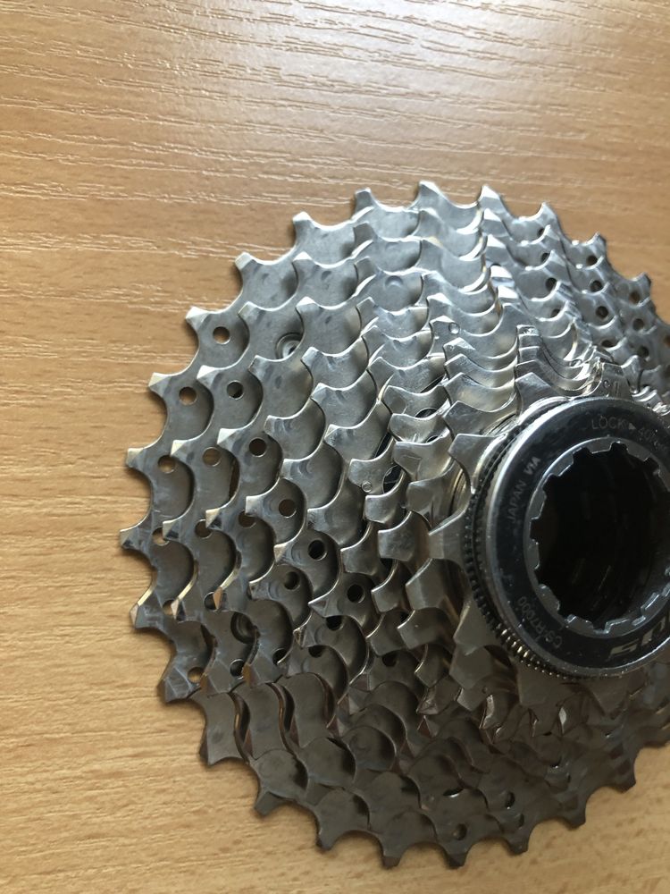 Powermeter 4iiii Podium 105 R7000, касета Shimano 105 R7000 11-30