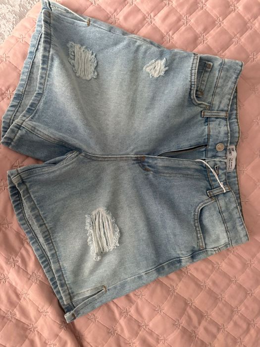 Син къс пантолон