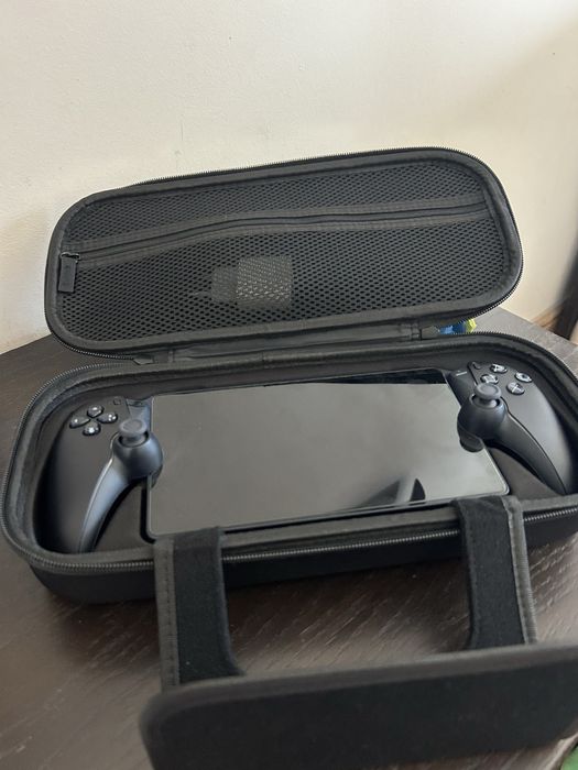 Продава се Playstation Portal