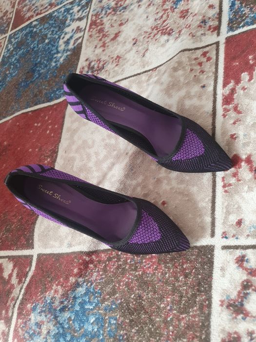 Pantofi mov cu negru noi