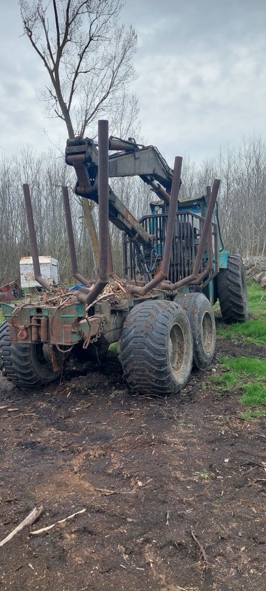 Vand sau schimb tractor forestier 6×4 cu macara
