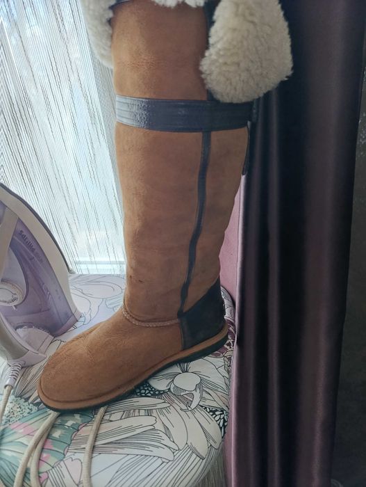 Продам очень тёплые натуральные сапоги.