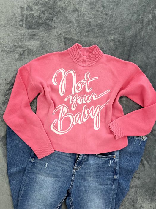 Розово пуловерче