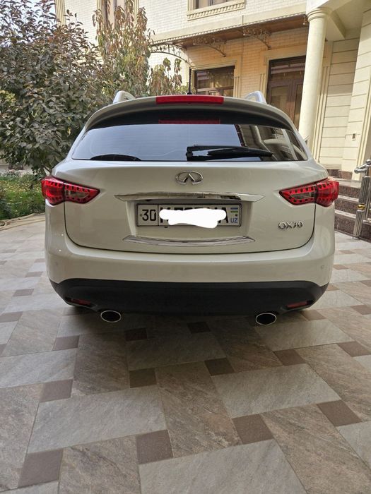 INFINITI  QX 70 sostoyanie kak novoe