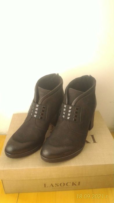 Удобни и леки боти - набук - нови!