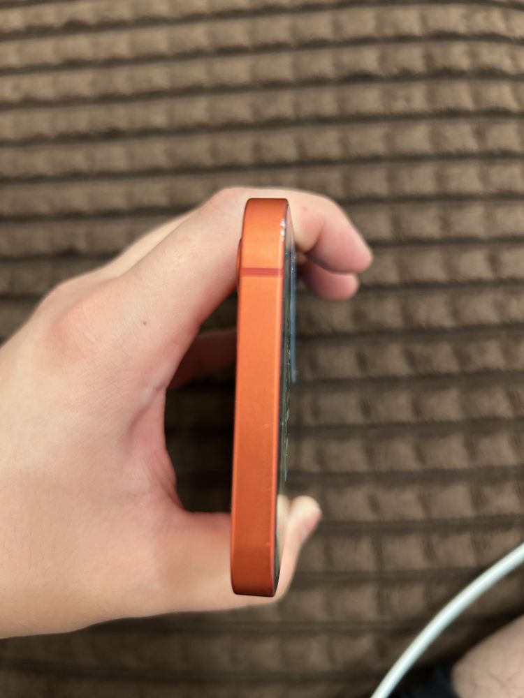 Продаю Iphone 12
