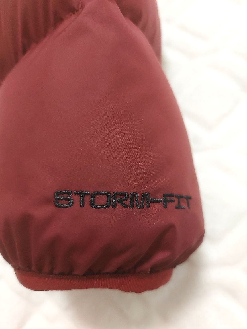 Vand geaca Nike Storm-Fit Windrunner,impecabila,marimea M
