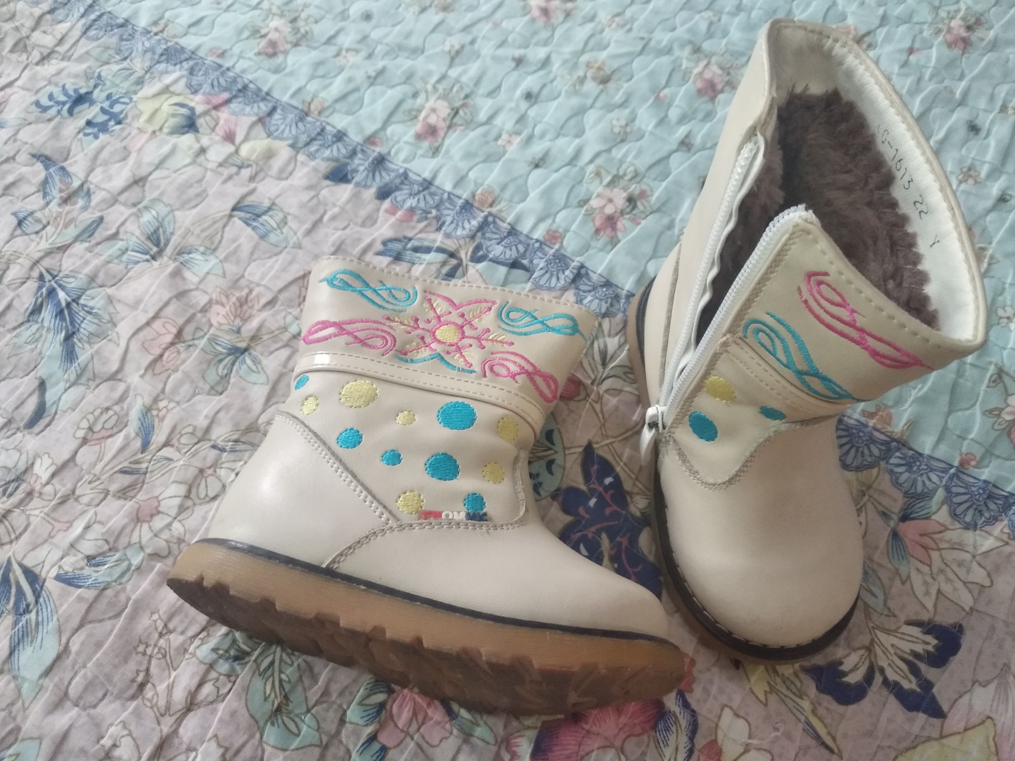 Туфли осенние лоферы и зимние сапоги на девочку