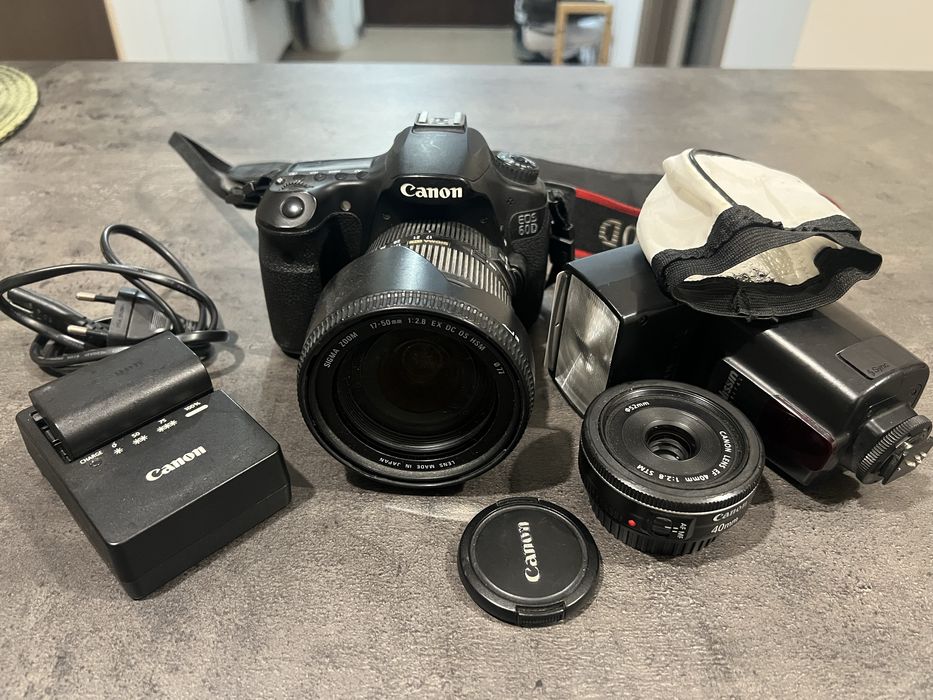 Canon 60D + Sigma 17-50mm f/2.8 + Canon 40mm f/2.8 + Nissin Di600
