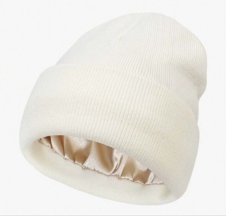 Шапка със сатенена подплата