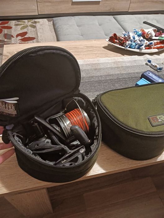 2 huse mulinete fox r-series reel case