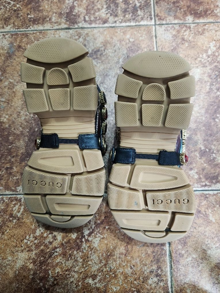 GUCCI Flashtrek 38