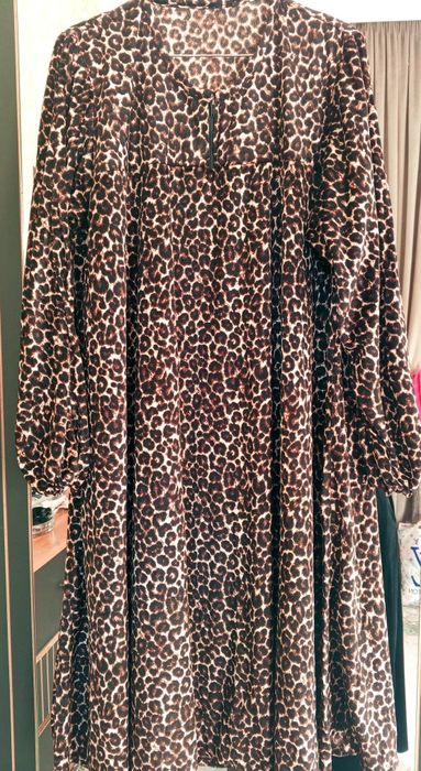 Qora-jigar rangli tigir matoli ayollar ko‘ylagi  — 52 razmer, tiz