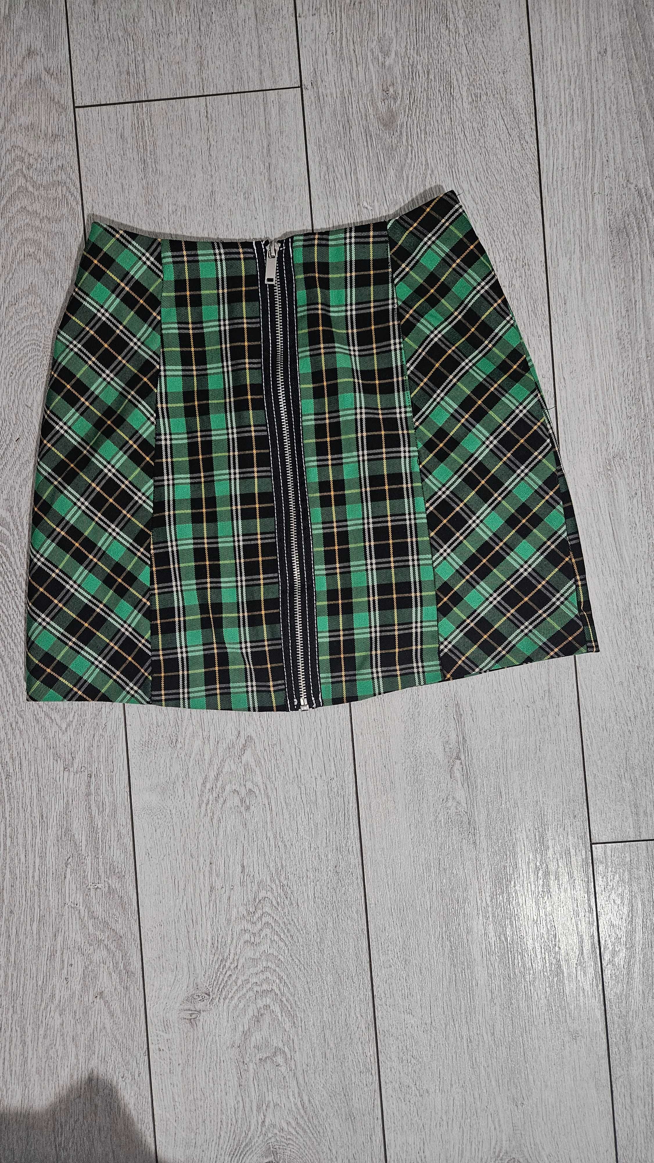 Fusta Stradivarius, Xs