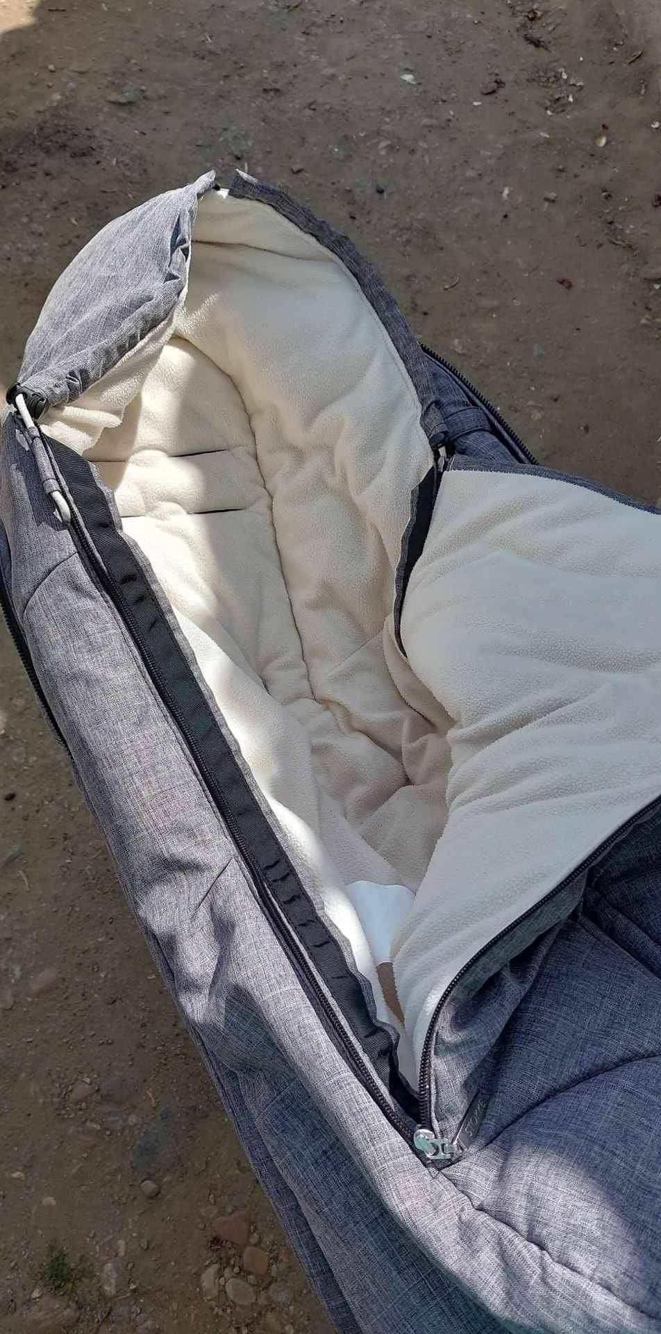 Vând cărucior Stokke 3 in 1.