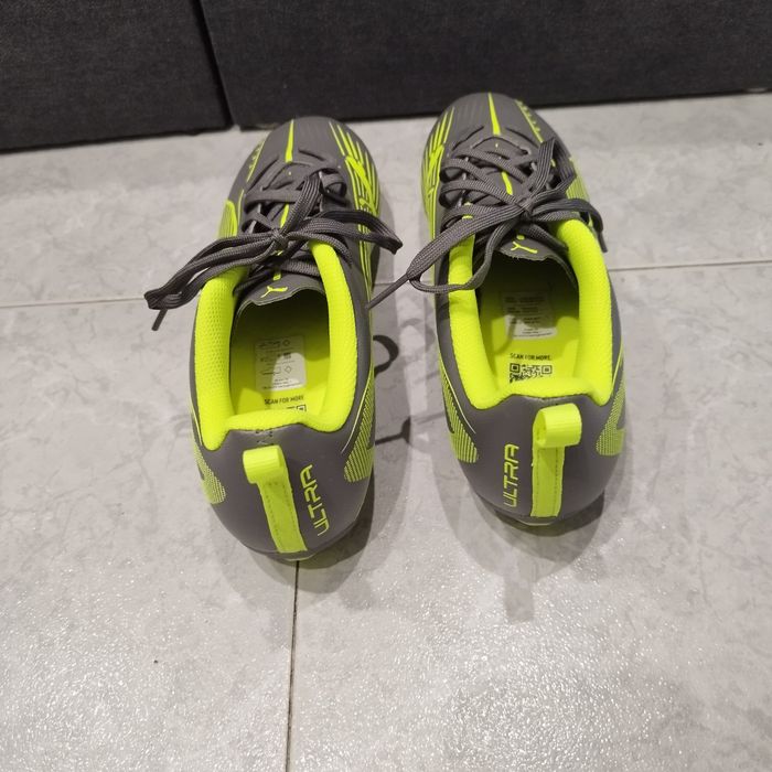 Детски футболни бутонки