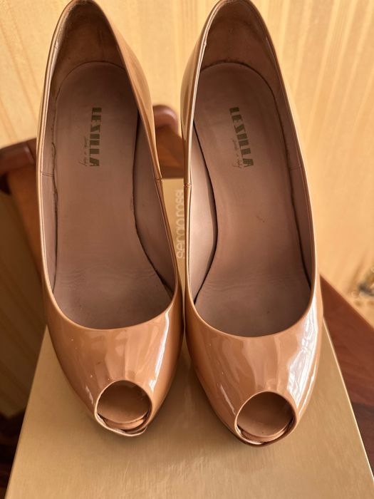 Бежевые лаковые туфли Le Silla, б/у