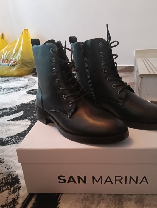 Vând ghete de fete san marina