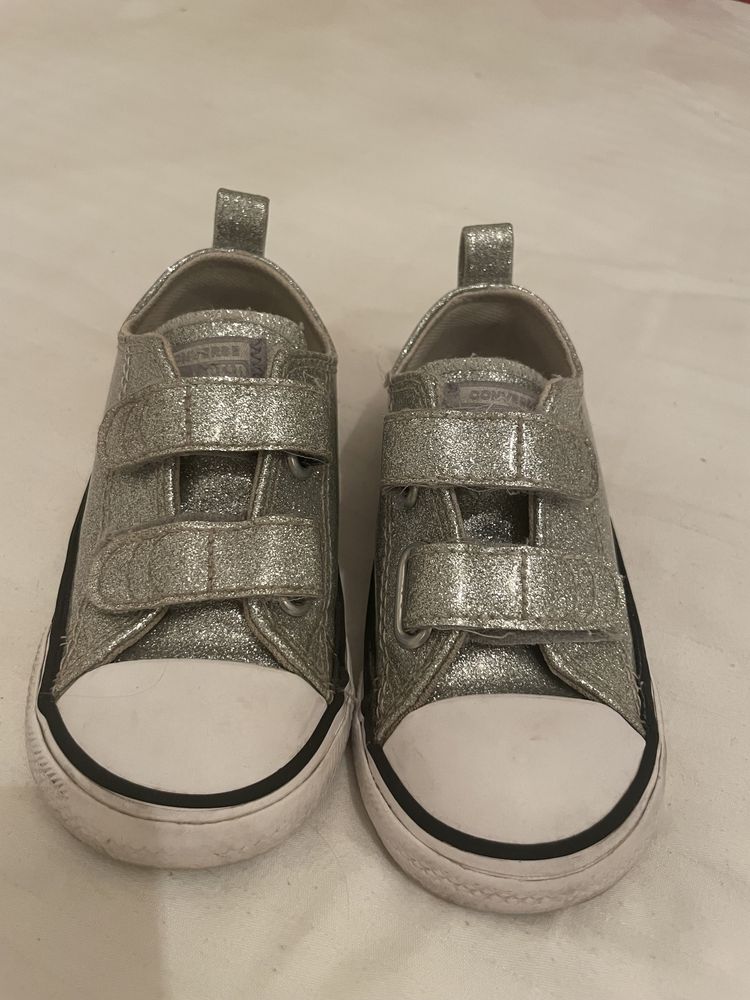 Converse argintii din piele lacuita, marimea 23 (14 cm măsurați)