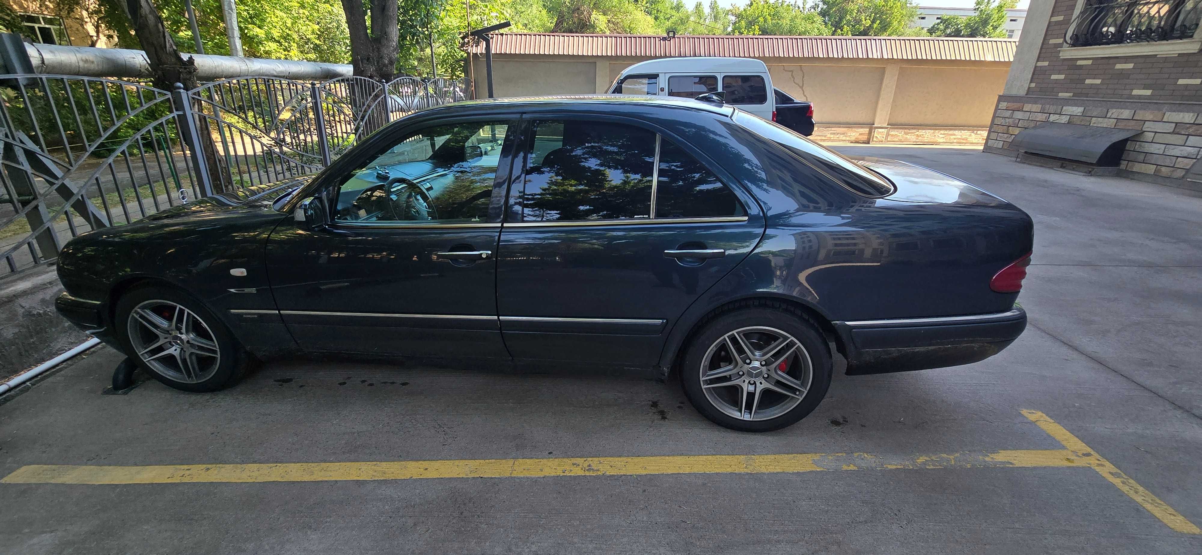 Продаю свою Mercedes 210 кузове 3,2 объём