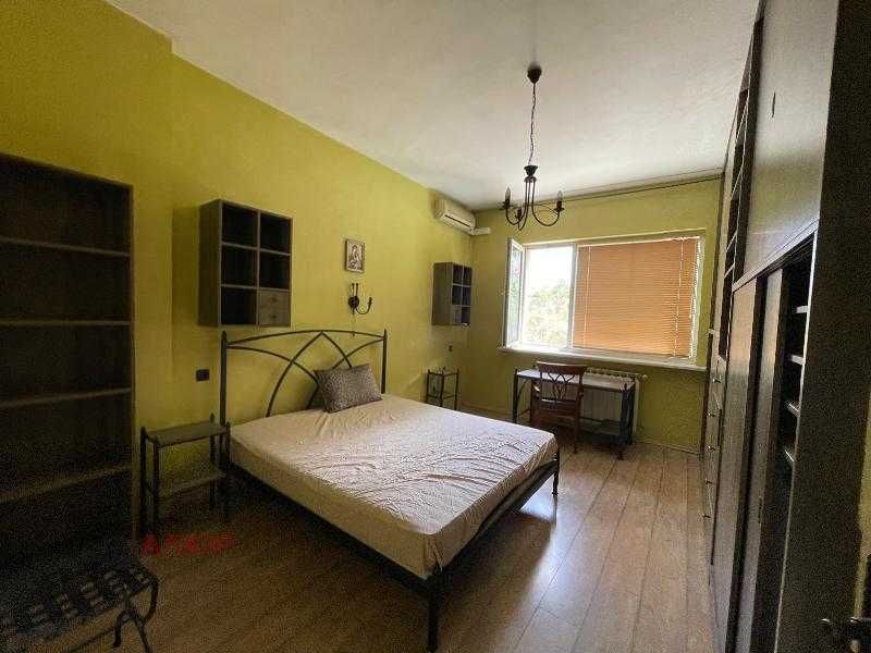 Дава се под наем Четиристаен апартамент в София, Център - 130 кв.м за 875 € - Снимка #2