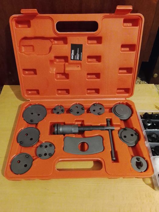 Комплект инструменти за спирачни цилиндри