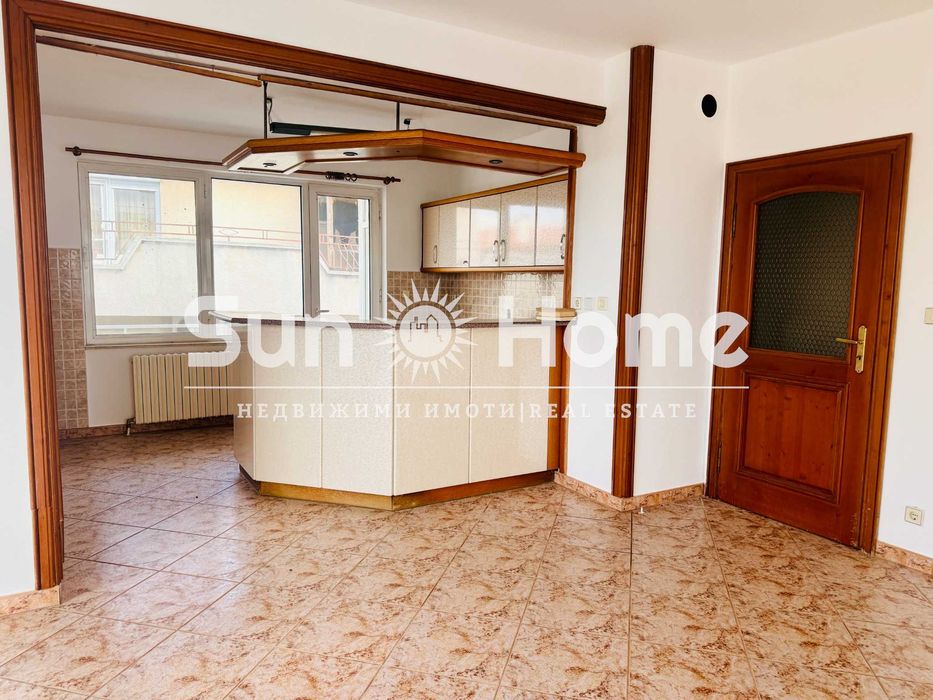 Етаж от къща разположен в самия център на град Свиленград.