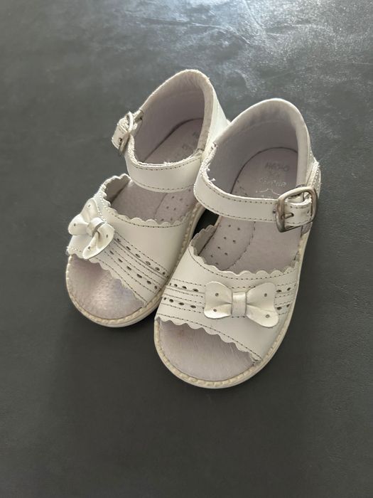 Бебешки маратонки адидас и сандали от естествена кожа