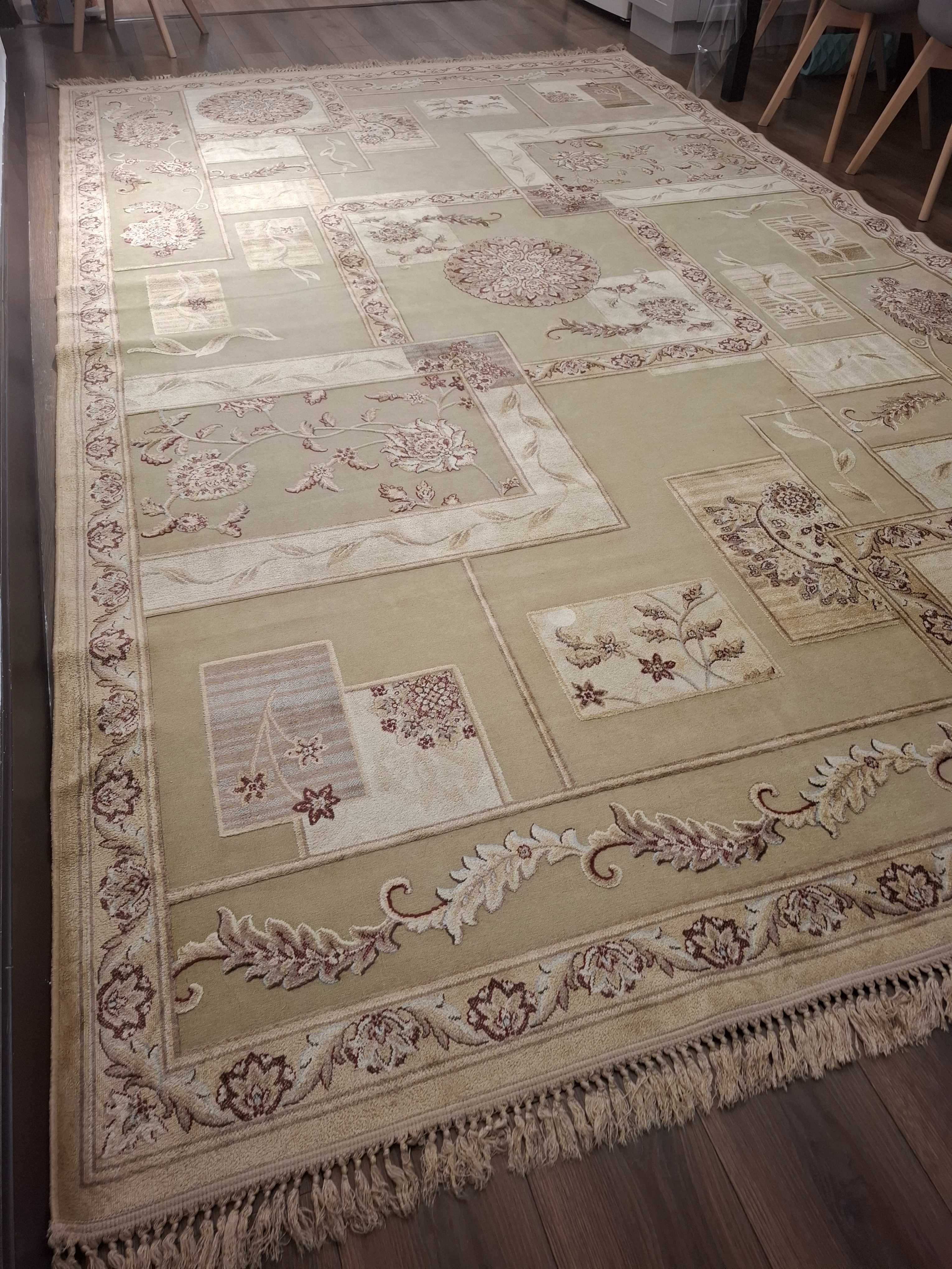 Продается ковер Размер 382×233