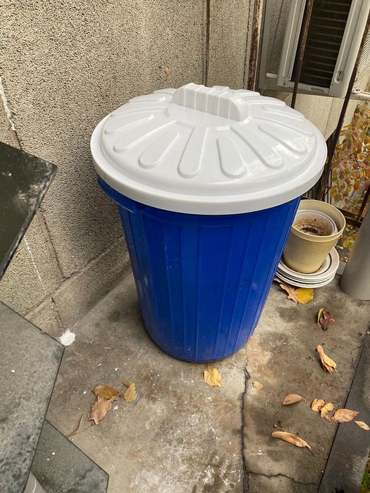 Продам бак для мусора,воды