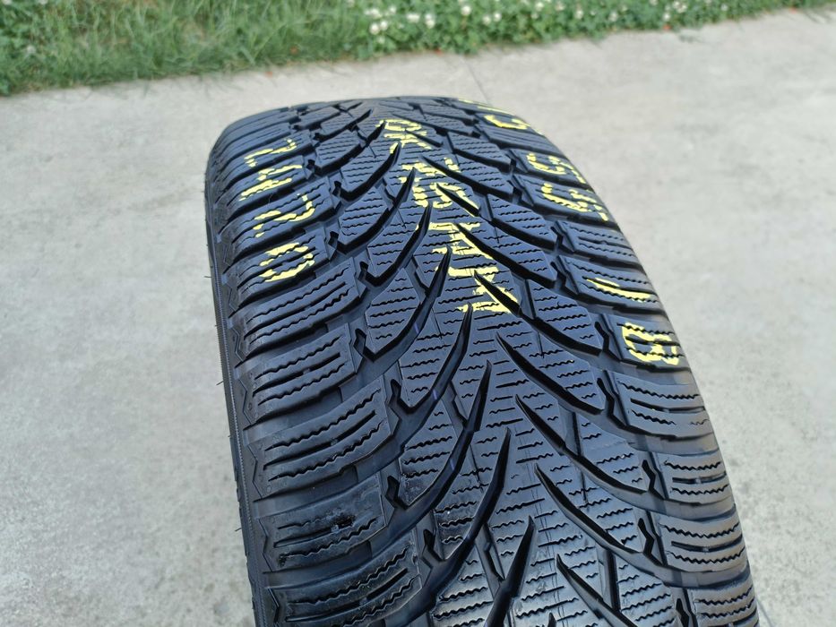 O anvelopa de iarna 215 55 18 nokian WR suv 4 profil de 7,5 mm