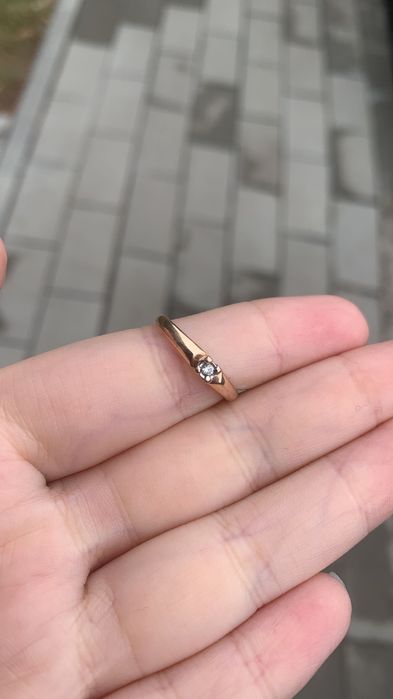 Кольцо с бриллиантом