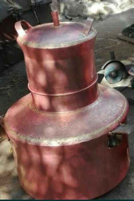 Vand un cazan de tuica din cupru alimentar are 80l