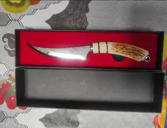 Красив нож в подаръчна кутия