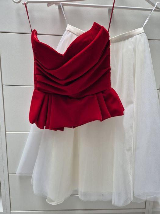 Top catifea cea mai buna calitate  și fusta tul natural .