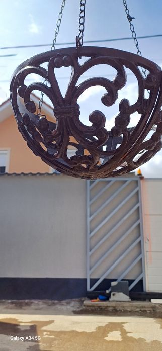 Ghiveci suspendat fonta si nuca de cocos