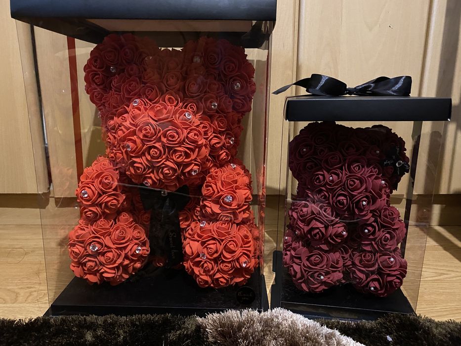 Aranjamente cu flori de sapun si ursuleti din trandafiri de spuma