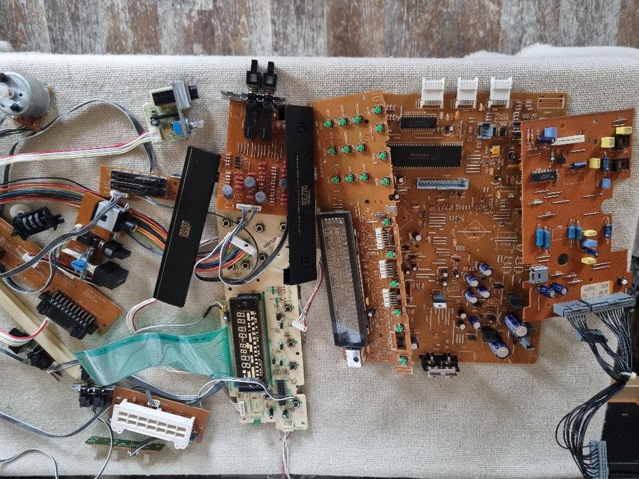 Pachet dif placi componente Technics,motorase, etc. Impecabile.