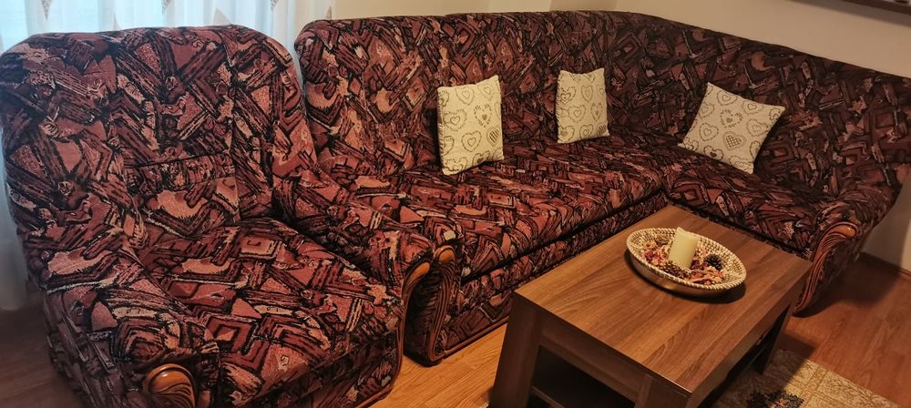 Vând colțar cu fotoliu în stare impecabilă.