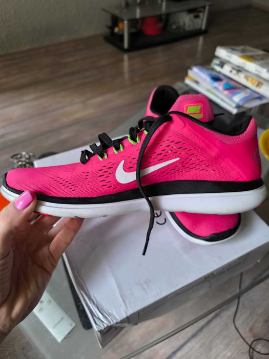 Дамски маратонки Nike