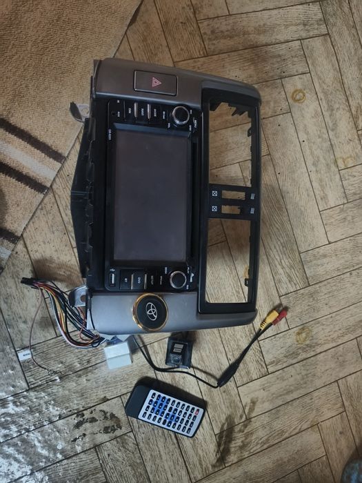 Продам штатную магнитолу на Тойота Прадо 150