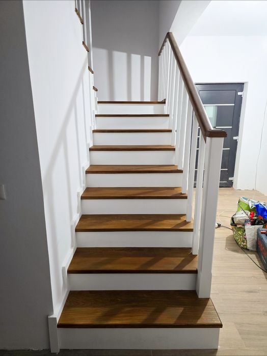 Scari din lemn masiv trepte, contratrepte