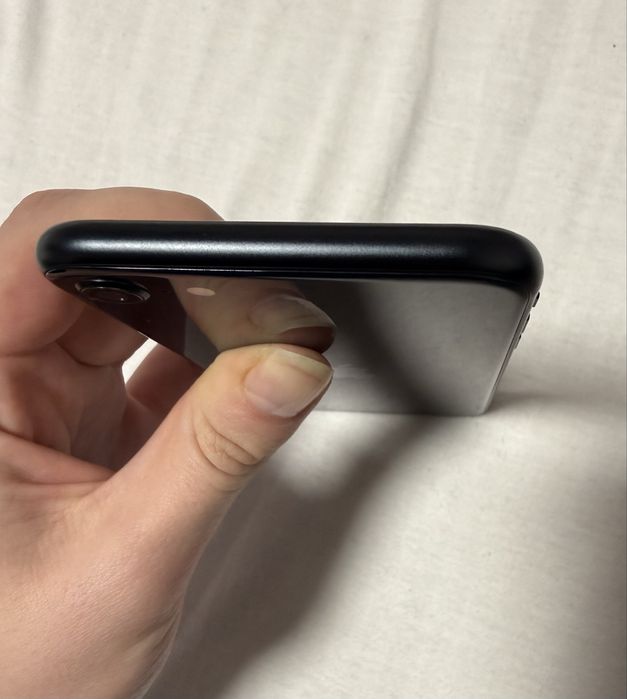 Iphone SE 3 (2022) 128 GB Запазен (84% Battery health)
