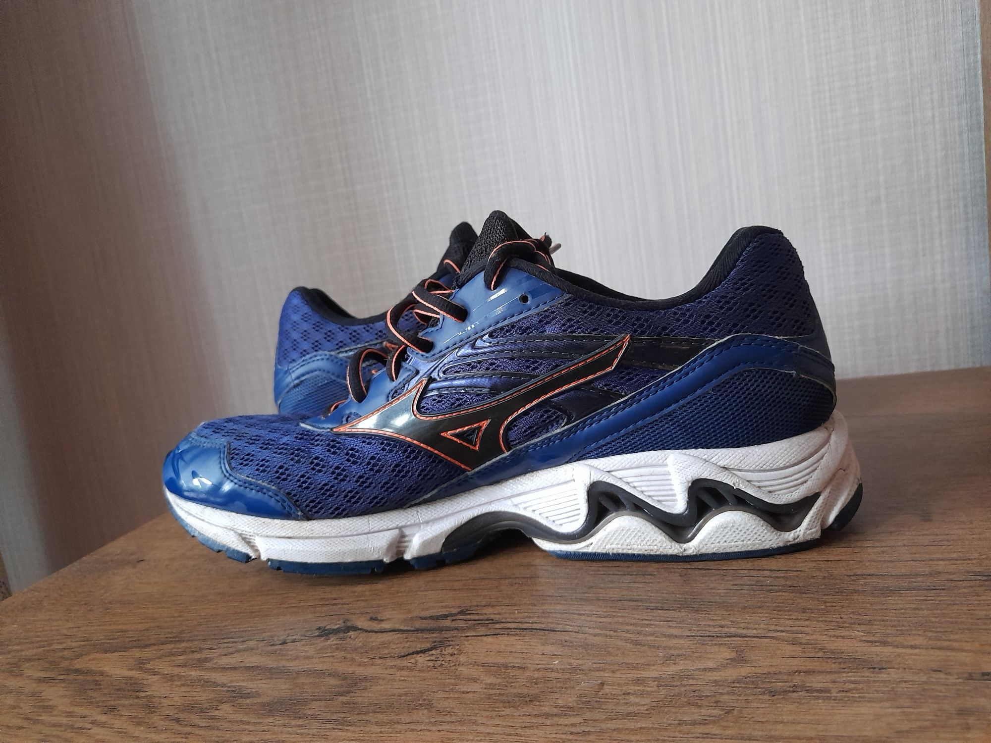Mizuno wave inspire 12 маратонки 42 номер.