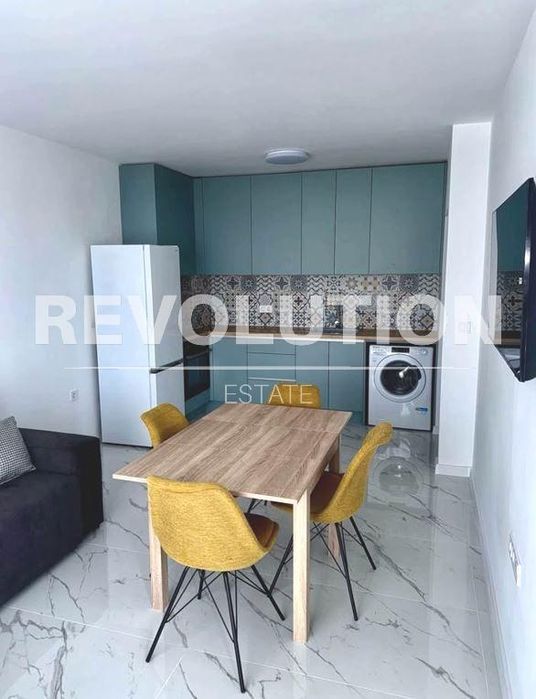 Двустаен апартамент в района на м-т Пчелина!