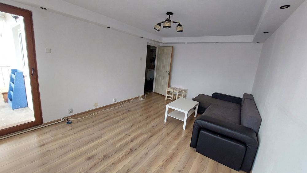 Vând apartament decomandat, 3 camere, 2 băi – 65 mp utili, balcon de 5