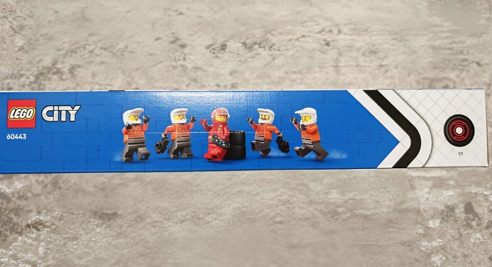 LEGO City 60443 - F1 Pit Stop & Pit Crew with Ferrari Car 322pcs